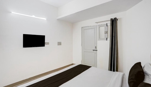 Hotel O The Qotel Palace - Lajpat Nagar