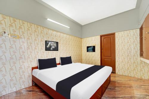 Hotel O Tiruppur Near Railway station