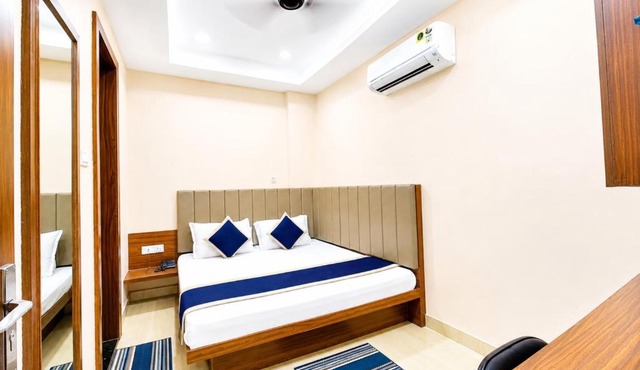 Hotel Raj Resort