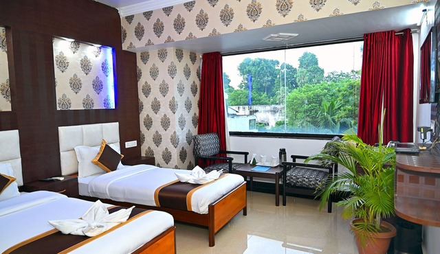 Hotel Rajhans International