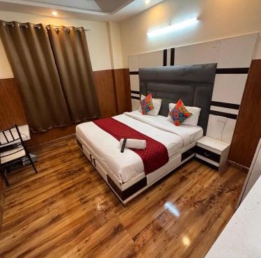 Hotel Red Diamond Residency