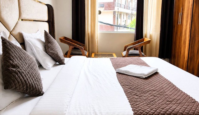 Hotel Royals, Zirakpur