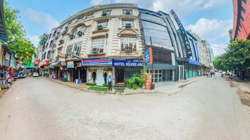 Hotel Silver Arc - Near Karol Bagh Metro Station