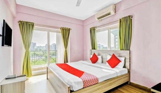 Hotel SSSS Garden Cafe in kolkata