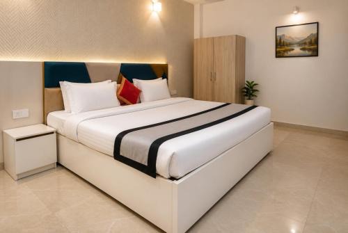 Hotel Stars Q-48 Near Noida Stadium & Noida Sec 15-16 Metro
