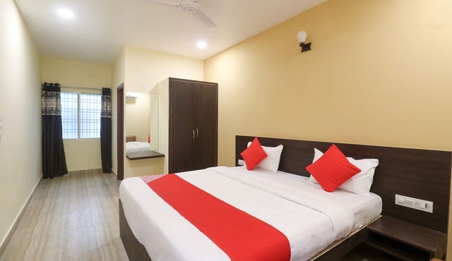 Hotel Station View Mughalsarai by ShriGo Hotels