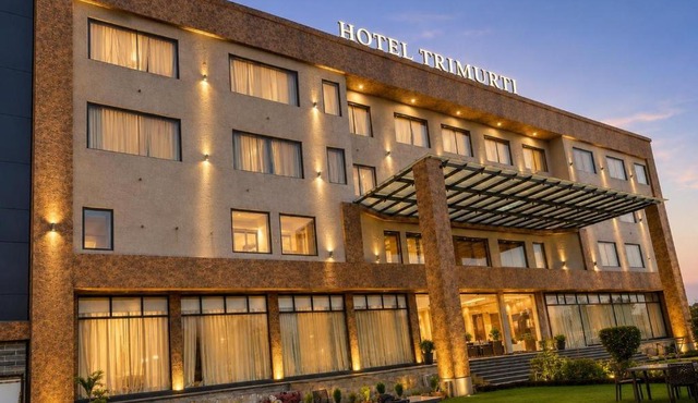 Hotel Trimurti By Carlton Suites