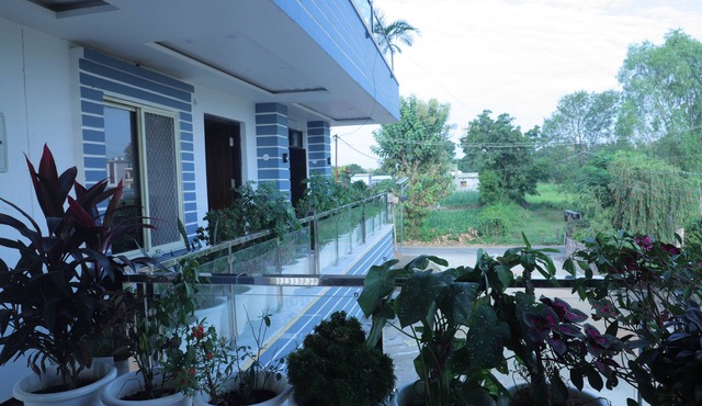 Hotel Vatika And Rooftop Restaurant