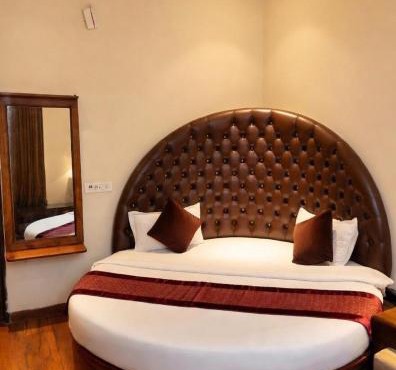 Hotel WoodCresstt Zirakpur ! Budget Friendly Stay With Airport Access