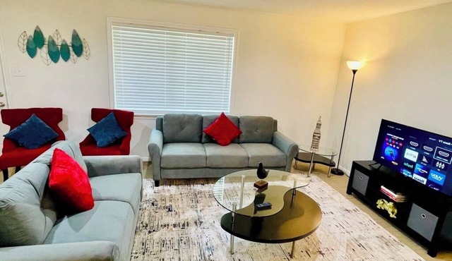 House 3-Bedroom 2-Baths with FREE Parking, Washer & Dryer, AC, WiFi in Spring