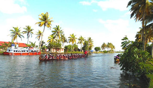 Houseboat Cruise in the Backwaters of Kerala