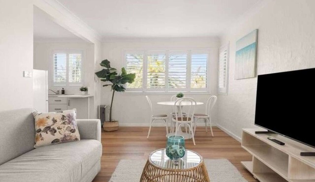 Idyllic Unit in Little Manly - Steps From The Sand in Manly