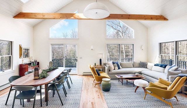 Interior designed chalet in the Catskill Mountains; wraparound deck, scenic... in Mount Tremper