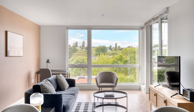 Inviting Central District 1BR w/Gym, near Dining, by Blueground in Seattle