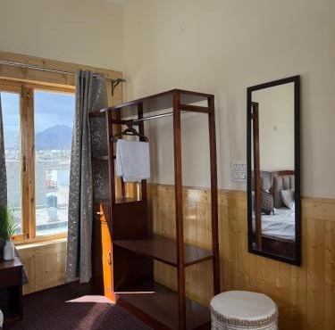 Jhi-Dhey Guest House