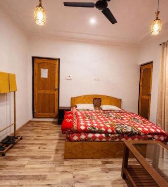 John's Homestay Srinagar - Stay Ride Hike