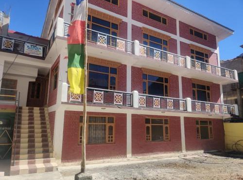 karma Home stay tabo