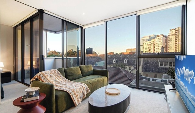 KozyGuru | Stylish 2BR Apt and Parking North Sydney