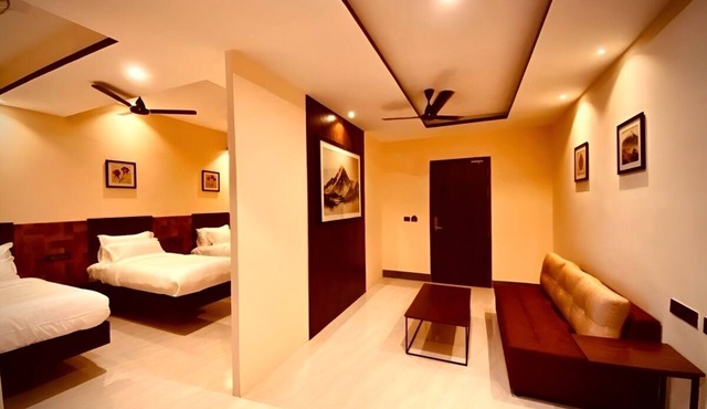 LA GRANDE SUITE & BANQUET HALL