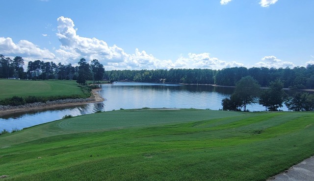 Lakefront Golf Course Vacation with Heated Pool in McCormick