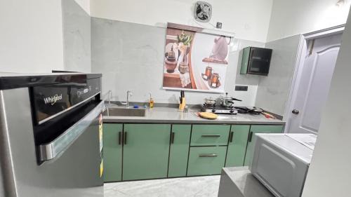 Lakshaura Service Apartment