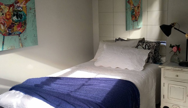Lane Cove " Garden Oasis " for a SOLO Female, free pkg, shops, max. 7 days