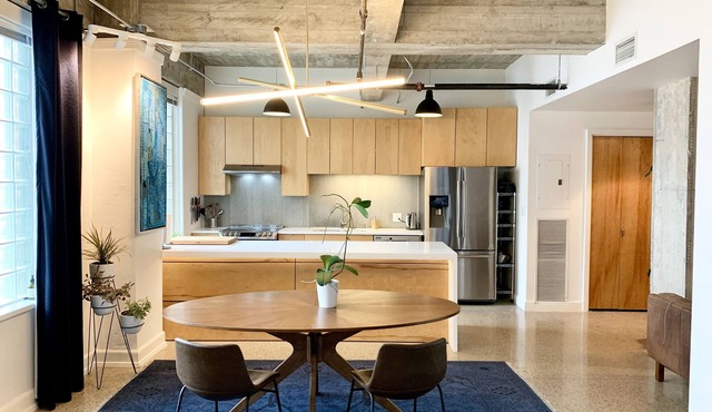 Large 2 Bedroom Modern Downtown, Walkable Lake/Capital 6 Month in Austin