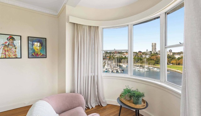 Large Comfortable Deco Apartment with Marina Views in Rushcutters Bay