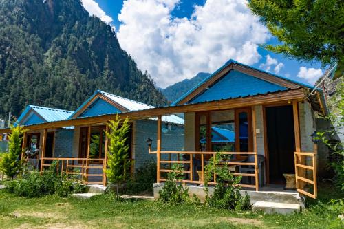Lee Garden Himalayan Wooden Cottage Kasol