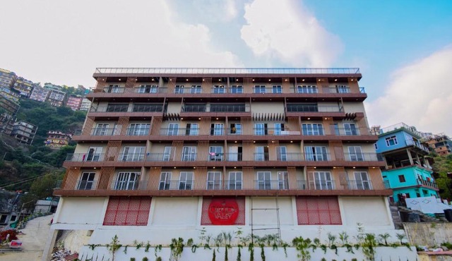 Leigh 2bhk Shimla- Parking with Rooftop +Wi-Fi