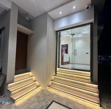 LEO Deluxe & Suite Room