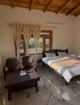 Lotus Lake View Inn