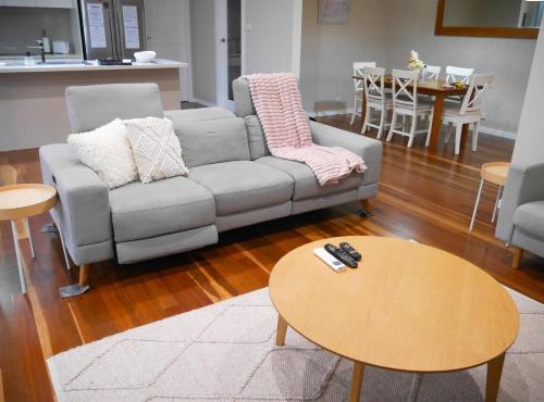 Luxury Home in Yowie Bay - pet friendly