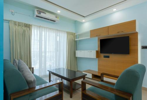 Luxury Posh 3 BR Apt Airport Take off Landing View Dr Rela Hospital 5 Mins