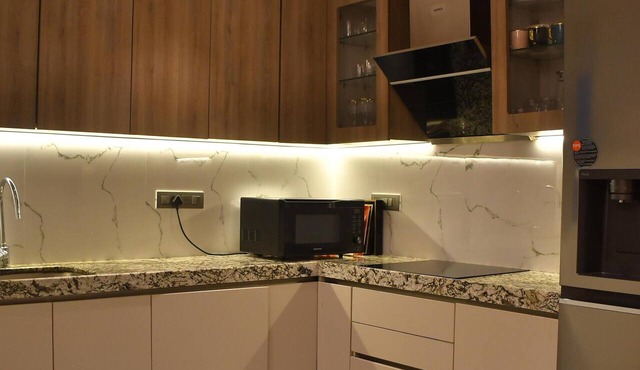 Luxuryhouse-3br-free Car & Driver-balcony-wifi