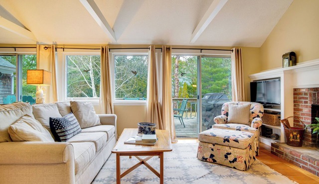 Mashpee River Adventures! Serene Family Retreat in Mashpee