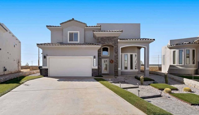 Massive Backyard! Tri Level Home 4 Bed 3.5 Bath in El Paso