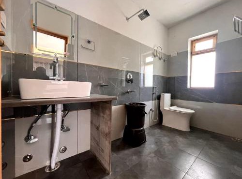 Middleland homestay kaza