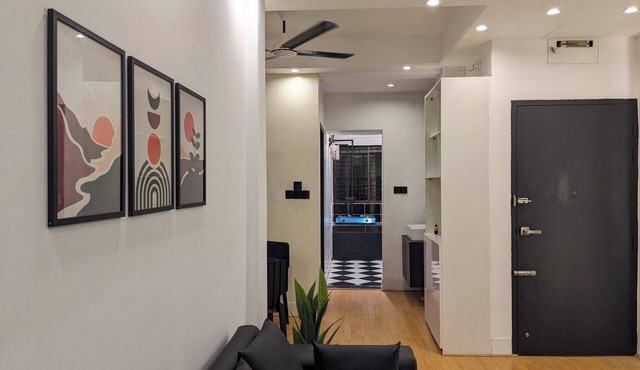 Minimalist Apt at DAC Intl Airport Msg to Avail Special Offer for Flight Catcher
