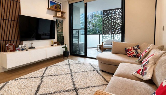 Modern 2BDR Retreat walk to Metro and Macquarie