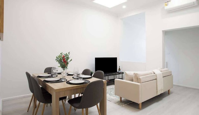 Modern 3BR Glebe Terrace w BBQ & Pet Friendly.