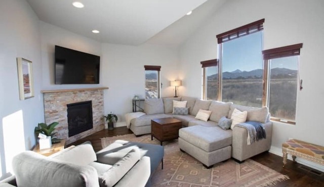Modern+Spacious Ski Winter Park Private Hot Family-Friendly EVCharger in Tabernash