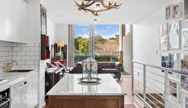 Modern town house with bespoke interior 10 mins from Sydney CBD