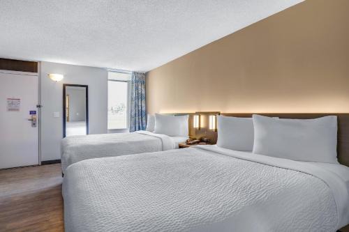 Motel 6 Brooks AB in Brooks
