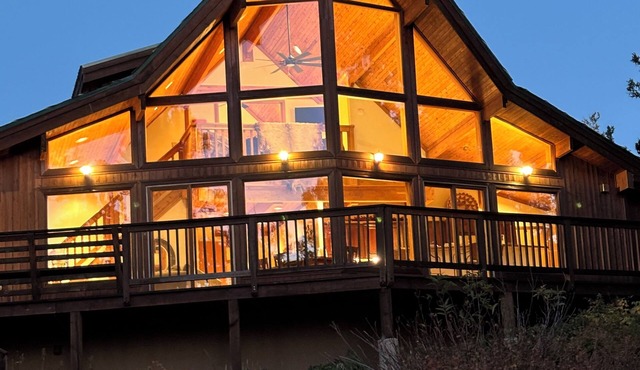 Mountain Top 4-bedroom Lodge near Angel Fire with WiFi in Angel Fire