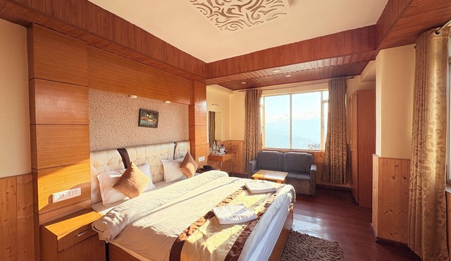 Near Mall Rd Hotel Himalayan Retreat