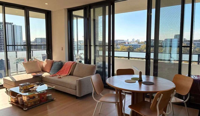 New & Quiet 2BR/2BA with Sydney Tower Views, Close to Metro & Shopping Centre