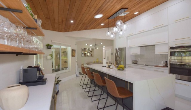Oasis with Enclosed Heated Pool in Coral Springs