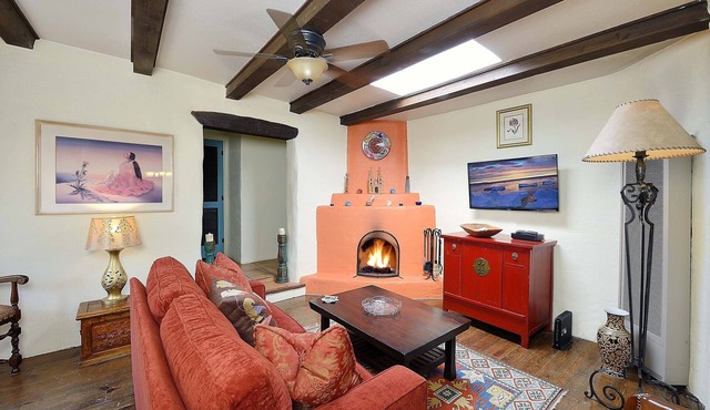 Original Adobe Home in Historic Santa Fe - 1/2 mile to Plaza, shops and museums