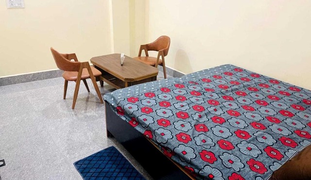 OYO 81025E Hotel Royal Relax